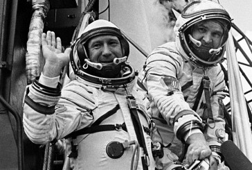 Aleksej Leonov izašao iz letelice i postao prvi čovek koji je ‘prošetao’ svemirom – 1965. godine