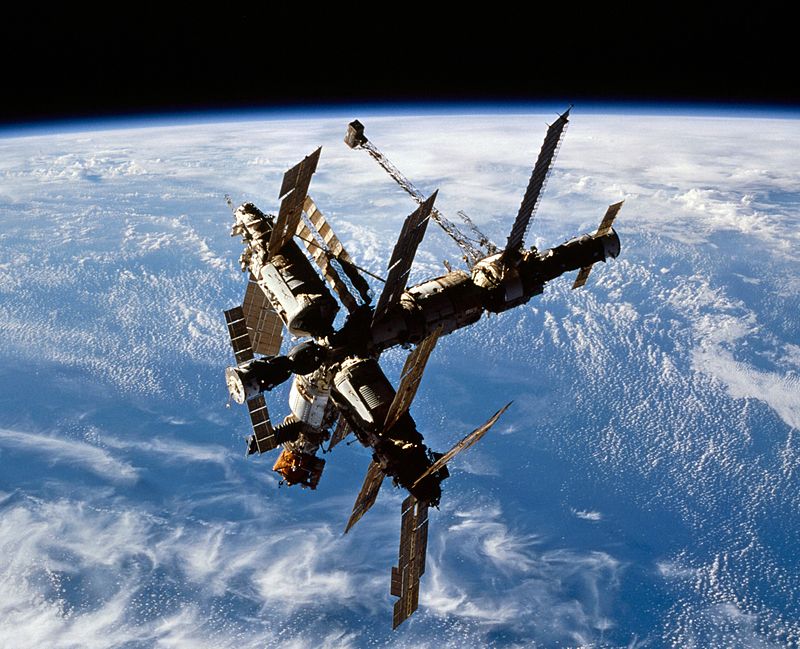Srušena svemirska stanica Mir – 2001. godine